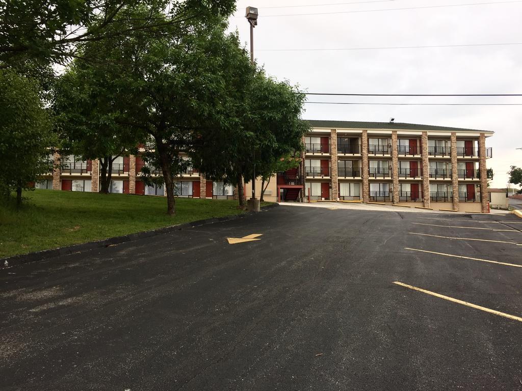 Suburban Studios Branson On The Strip Extérieur photo